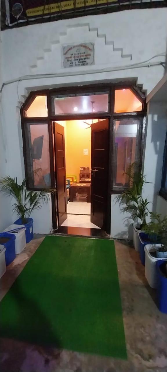 Hotel Aadi Shakti Bhawan Ayodhya Zewnętrze zdjęcie